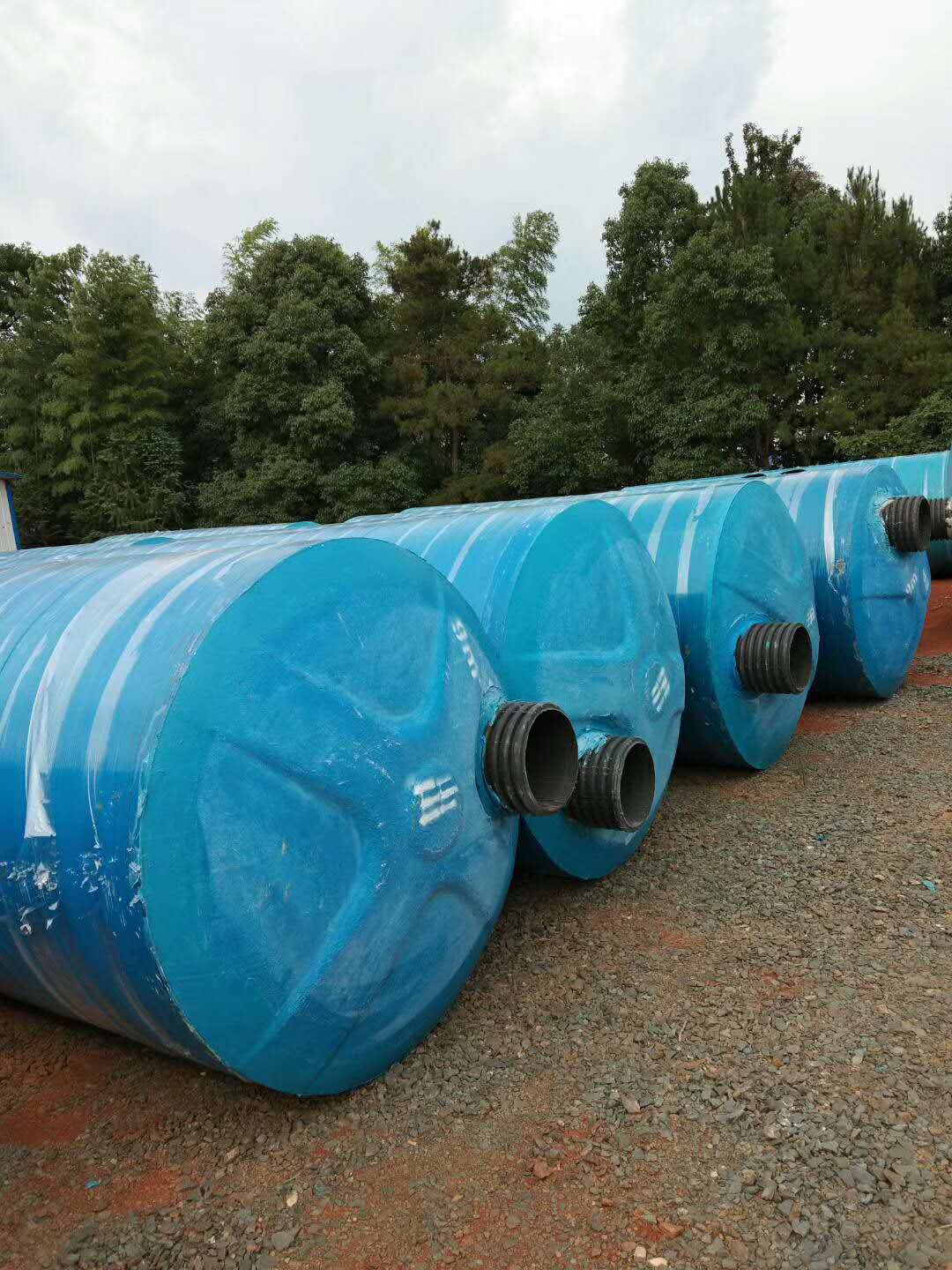 玻璃钢化粪池与传统化粪池有哪些优势